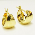 Ｋ１８ 月甲ムーン ピアス 　７ｍｍ幅ｘ１０ｍｍ外径