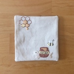 ハチミツ亀の刺繍コースター・グラスマット・コップ敷き ミツバチも一緒にお散歩♪