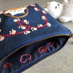 🐱手刺繍ポーチ 『ねこと煮干し』