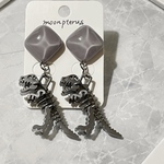 グレー×ブラック骨恐竜ピアス