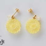 再販＊片耳販売＊和三盆ゼリーピアス　小菊イエロー
