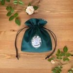 𓇬リバティ𓇬ほほえむ犬の巾着ポーチ / マチ付き / ボトルグリーン / 刺繍 / Liberty生地オルネートトレイル / 無料ラッピング / ミニ巾着・メイクポーチ・小物入れ・サニタリーポーチ