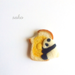 ぎゅーっとするパンダさんのブローチ