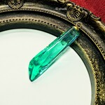 アクセ選択》鉱石クリスタル型・推し色鉱石レジン メイクォーツ/エメラルドカラーイメージ/5月誕生石イメージ/ネックレス・ストラップ・キーホルダー・バッグチャーム【El-Shade】