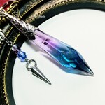 バッグチャーム》ペンデュラム型・推し色鉱石レジン メイクォーツ/6月誕生石アレキサンドライトカラー/【El-Shade】