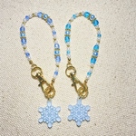【るぅ様専用】(右)ライトブルーバッグチャーム💙☃️