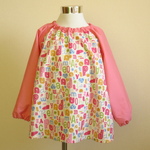 キッズスモック♪おしゃれカラフルな英字プリント×ピンク♪ 女の子用