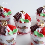 板チョコと苺パフェのキーホルダー