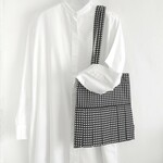 ボックス プリーツ の ロングショルダー トートバッグ （ ブラック チェック ）