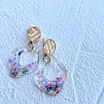 ラタンとクリアフラワーのピアス