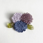 紫陽花のチェコビーズと刺繍のブローチ