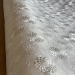 刺繍布＜雨の花＞綿ブロード　オフホワイト30センチ