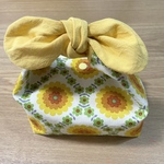 レトロなお花模様のリボンお弁当袋