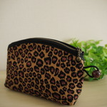 ヒョウ柄ポーチ
