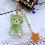 裏も可愛い♡星に乗るクマのキーホルダー　green   くま　キーホルダー　クマ　ドライフラワー　くまのキーホルダー　レジン　ドライフラワー　バッグチャーム