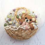 【テディベアの花籠】刺繍ブローチ