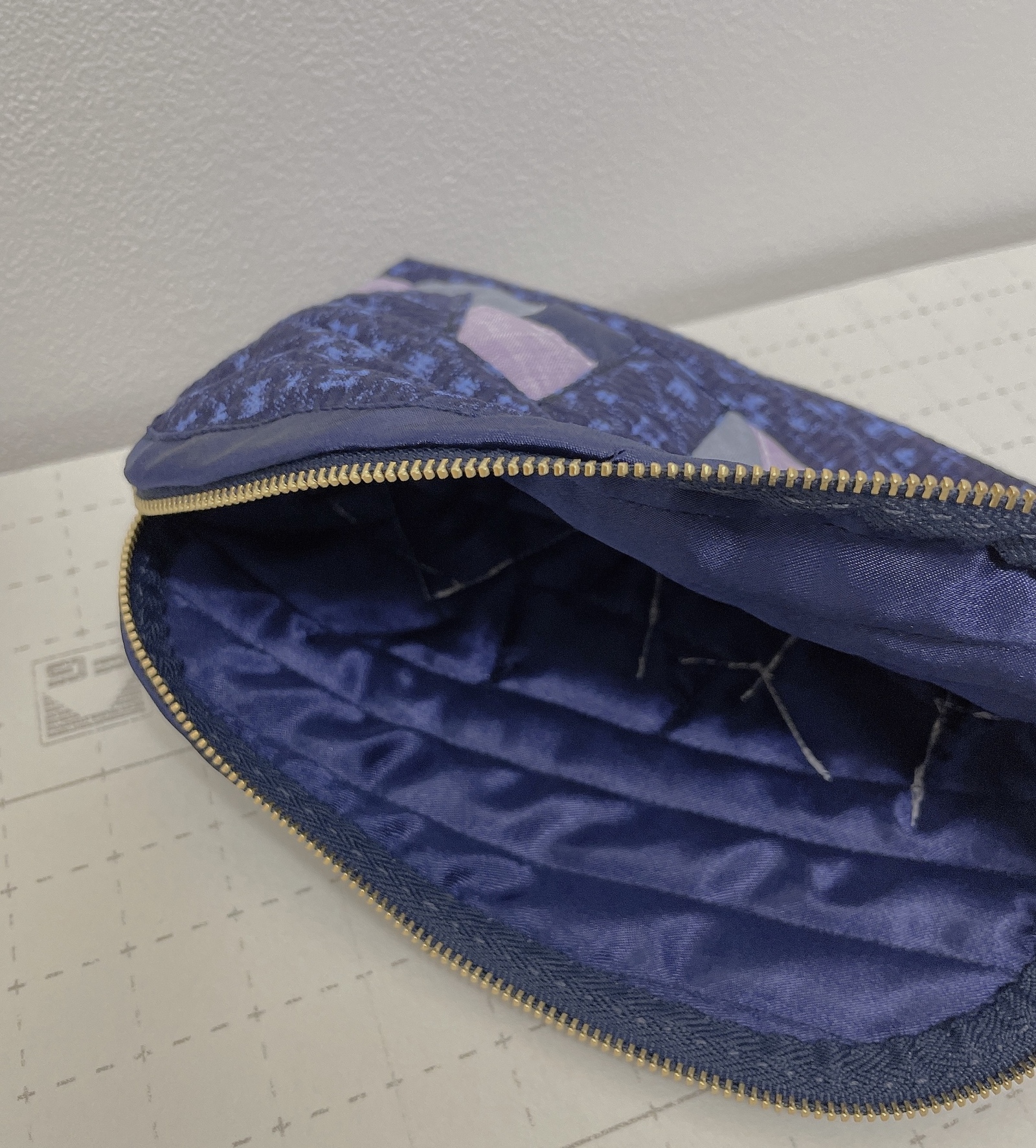 和柄のパッチワーク ハンドメイド 大きめ化粧ポーチ クレイジー