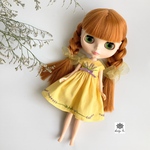 ラベンダー刺繍の黄色いドレス