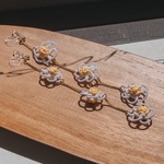 しだれ夏白菊｜ノンホールピアス｜イヤリング｜ピアス｜装身具｜水引｜水引アート｜夏｜浴衣｜黄色｜夏祭り｜ゆれる｜シンプル｜ナツシロギク｜マトリカリア｜花