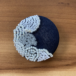 ビーズ刺繍くるみボタン（ヘアゴム/ブローチ）
