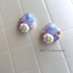 【デイジーの花言葉】Pドームビジューピアス