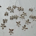 6個　フラワーアクセサリーパーツ　シルバ　チャーム シンプル