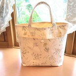 フレンチボタニカルなトートバッグ