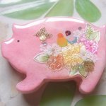 ◇828　桜色　🐷ぶたさんとお花のブローチ🐥🐤（大サイズ）