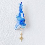 海の王者　青いシャチのブローチ