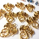 ドラゴン翼を広げる ゴールド(2個)竜チャーム 602DO001