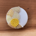 ビーズ刺繍くるみボタン（ヘアゴム/ブローチ）