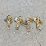 Hawaiian charm     gold