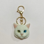 羊毛フェルト 猫キーホルダー 白猫 オッドアイ