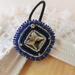 スクエアモチーフのビーズ刺繍ヘアゴム