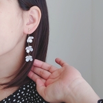 フラワー3連  ピアス/イヤリング  ホワイト