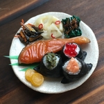 【X】はみ出し鮭&おむすびプレート