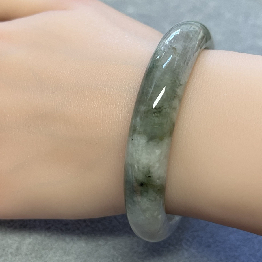 本翡翠バングル(内周18.4㎝) - HONG LAN'S GALLERY | minne byGMO