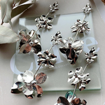 shellandsea  結婚式 ブライダルピアス ロングピアス 3連シルバーフラワー×デザインフラワーピアス