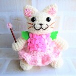 梅雨も楽しく♪　紫陽花の精みたいな猫さん②【白猫・ピンク】