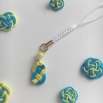 ウクライナ支援　国旗カラー　根付　黄色カットビーズ