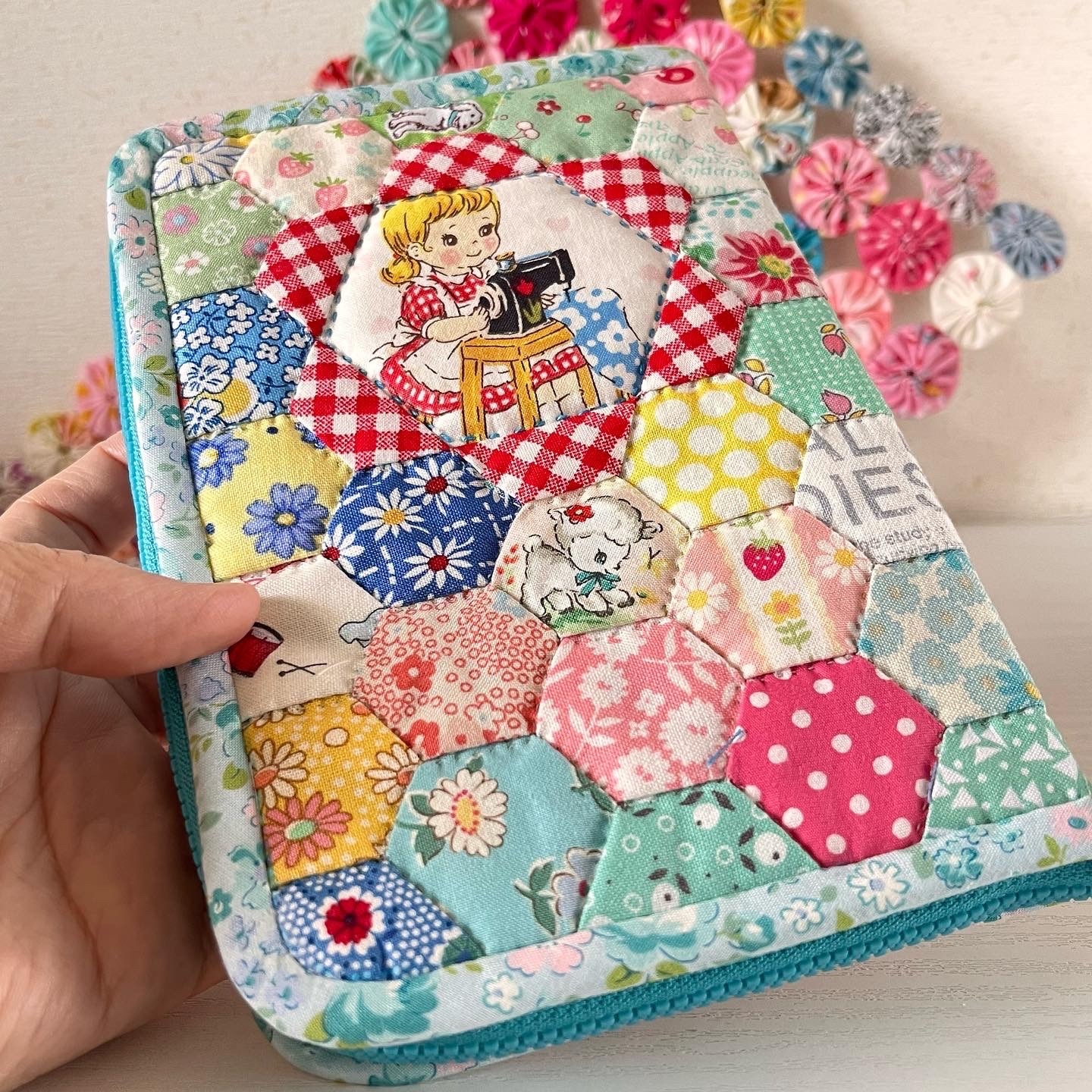 Mauiさま ハンドメイド リバティ パッチワーク マルチケース