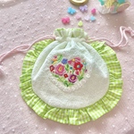ハンガリー刺繍のフラワーフリル巾着