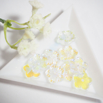 20個 梅 ガラスビーズ 14mm クリア（オーロラ） 花びら ガラスチャーム ガラスパーツ アクセサリーパーツ 【A376】