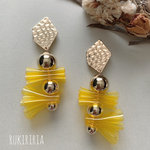 RUKIRIRIA #691 ゴールド×イエロービニールひらひらピアス  大ぶりピアス 大ぶりイヤリング  PVC