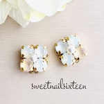 白い紫陽花ピアス/イヤリングオフホワイトゴールド