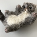 羊毛フェルト　猫　サバトラ　へそ天