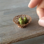 ミニチュア　洋梨の果物かご