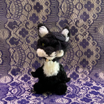 黒いオオカミのぬいぐるみ