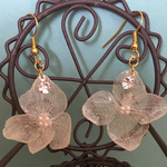 レースみたいなホワイトの紫陽花ピアス