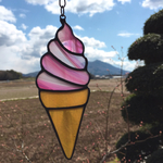 【送料込み価格】 ステンドグラスのオーナメント 🍦 ソフトクリーム